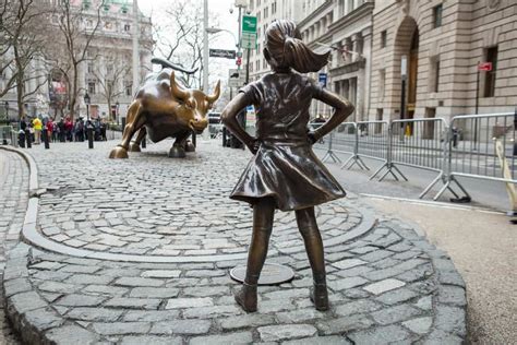 Iconic Charging Bull Statue: Exploring Its Impact on Modern Sculpture and Urban Art