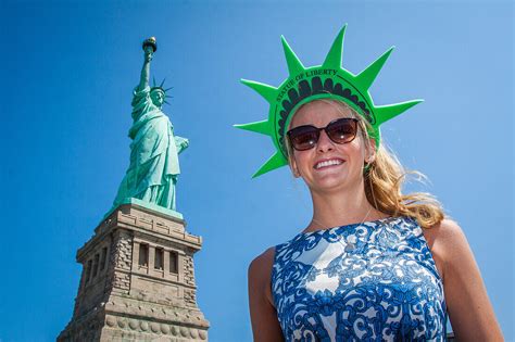 Unveiling the Bronze Charging Bull: A Masterpiece of Modern Sculpture and Cultural Icon